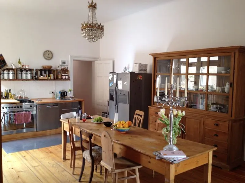 Helle 5 Zimmerwohnung plus Wohnküche mit 2 Balkonen am Viktoriapark — photo 1